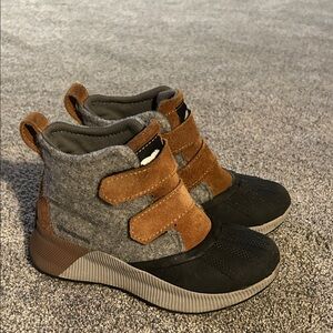 Sorel Out and About Kids' Black, Gray, and Brown Boots